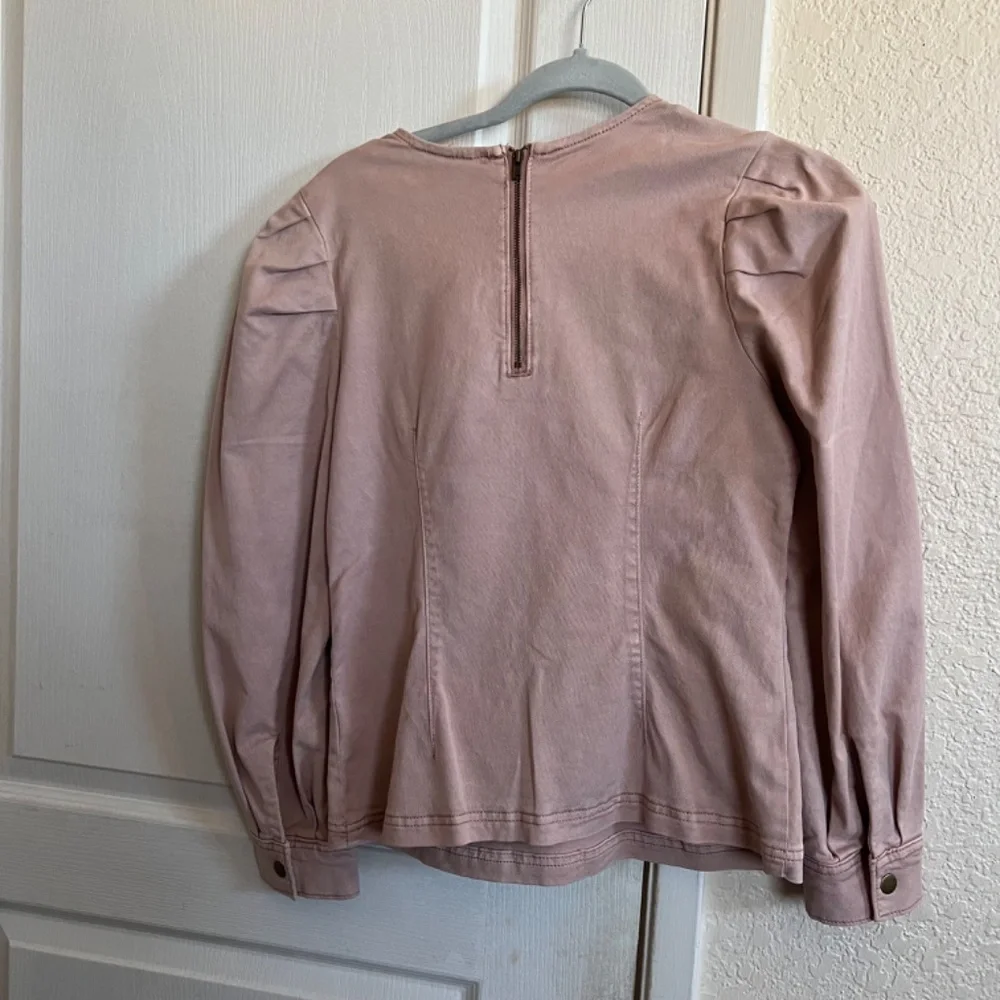 Universal Thread - Picture 3 of 3